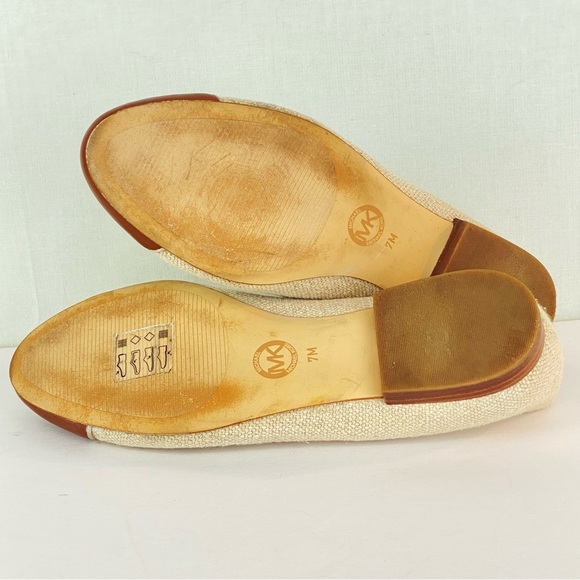 Michael Kors Dylyn MK Logo Ballet Flats. Size: 7M Color: Brown/Beige - Picture 3 of 8